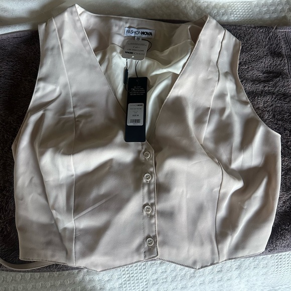 Fashion Nova Cream Sleeveless Button-Front V-Neck Top - Picture 4 of 6